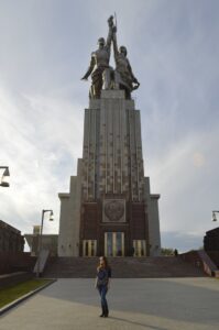 Рабочий и колхозница