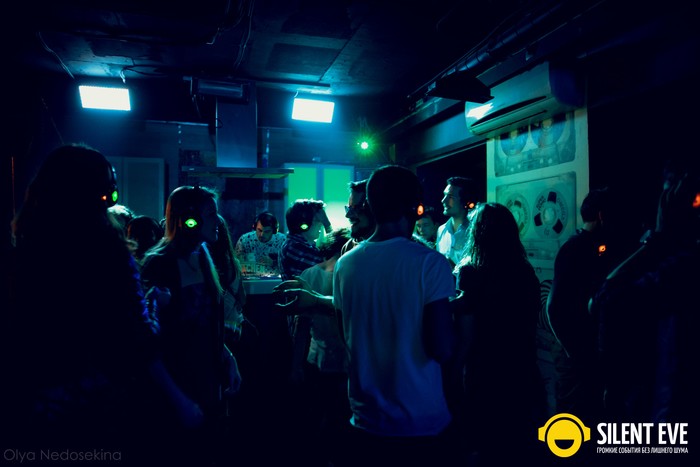 Фото компании Тихая дискотека в наушниках Silent Disco